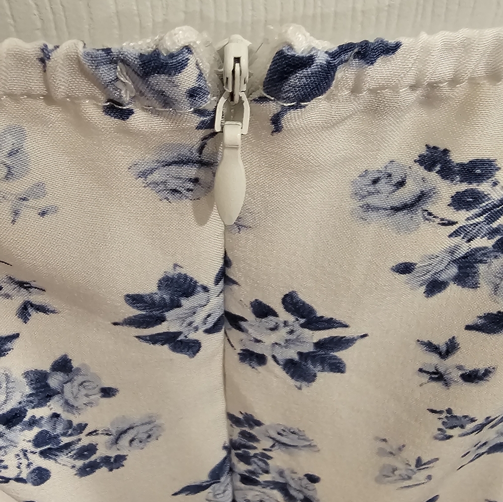 Shein Women's Floral Blue and White Long Dress Size-M - Picture 6 of 8